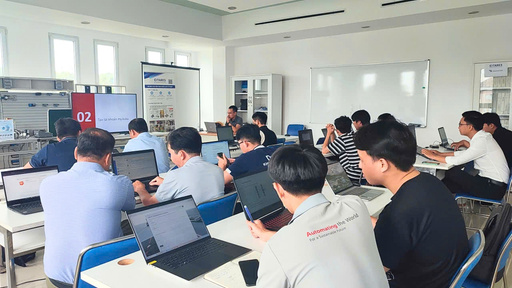 Học viên thực hành